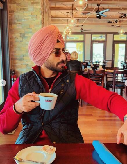 ਕਲਾਕਾਰ ਨੇ ਤਸਵੀਰਾਂ ਸ਼ੇਅਰ ਕਰ ਲਿਖਿਆ, ਆਹ ਸਾਰਾ ਖਾਣਾ ਲੱਗਾ, ਐਵੇਂ ਨਾ ਕਹੀ ਜਾਓ ਲਿਸਾ ਹੋ ਗਿਆ, ਵੈਸੇ ਭਾਰ ਘੱਟ ਕਰਿਆ ਕਿਸੇ ਪ੍ਰੋਜੈਕਟ ਲਈ ਅਤੇ ਇਸ ਨੂੰ ਫਿੱਟ ਹੋਣਾ ਕਹਿੰਦੇ ਆ...ਤੁਸੀ ਵੀ ਚੰਗਾ ਖਾਓ, ਕਸਰਤ ਕਰੋ ਅਤੇ ਟੈਸ਼ਨ ਨਾ ਲਓ... ਲਵ ਯੂ ਆੱਲ...