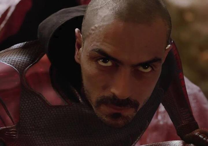 रोमांटिक फिल्मों से बॉलीवुड फिल्मों में डेब्यू करने वाले अर्जुन रामपाल ने अब विलेन के तौर पर पहचान बना ली है. साल 2011 में फिल्म रा.वन में अर्जुन रामपाल ने विलेन के तौर पर काम किया था. हाल ही में रिलीज हुई फिल्म क्रैक में भी अर्जुन विलेन ही बने थे.