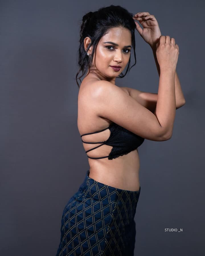 బిగ్ బాస్ హౌస్ నుంచి బయటకు వచ్చాక పలు టీవీ షోలలో కనిపిస్తోంది. Photo Credit: Ariyana Glory/Instagram