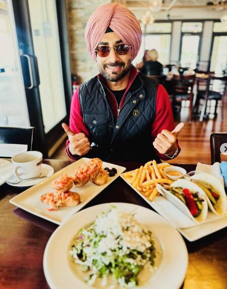 ਪੰਜਾਬੀ ਗਾਇਕ ਰਣਜੀਤ ਬਾਵਾ ਦਾ ਅਜਿਹਾ ਲੁੱਕ ਸਾਹਮਣੇ ਆਇਆ ਹੈ, ਜਿਸ ਨੂੰ ਵੇਖ ਪ੍ਰਸ਼ੰਸਕਾਂ ਨੇ ਉਨ੍ਹਾਂ ਨੂੰ