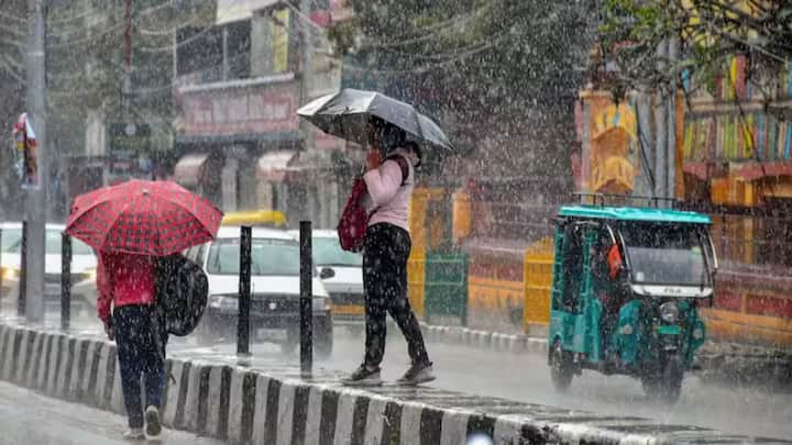সোমবার, ৬ মে থেকে রাজ্যের সমস্ত জেলায় বৃষ্টি এবং ঝোড়ো হাওয়া বইবে। কারণ, পশ্চিমা বাতাসের দাপট কমবে। বাড়বে বঙ্গোপসাগর থেকে আসা পর্যাপ্ত জলীয় বাষ্প-পূর্ণ হাওয়ার দাপট। তবে সেই সেই বৃষ্টি তাপপ্রবাহকে পরবর্তী কতদিন ঠেকিয়ে রাখতে পারবে সেটা এখনই বলা সম্ভব নয়। সেটা সম্পূর্ণ নির্ভর করছে উষ্ণ এবং জলীয় হাওয়ার সংঘাতে কতটা ঘন মেঘ তৈরি হচ্ছে তার ওপর।