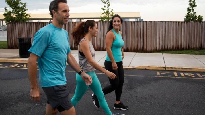 हर रोज कुछ मिनटों का वॉक भी सेहत के लिए बेहद जरूरी है. कई रिसर्च में यह बात माना गया है कि हर रोज वॉक करने वालों की जिंदगी 15-20 साल ज्यादा हो जाती है.