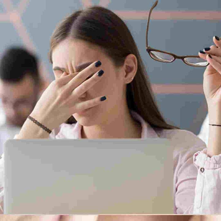 ਮਾੜੀ ਖੁਰਾਕ ਕਾਰਨ ਪੌਸ਼ਟਿਕਤਾ ਦੀ ਕਮੀ, ਪ੍ਰਦੂਸ਼ਣ, ਸਫਾਈ ਦਾ ਧਿਆਨ ਨਾ ਰੱਖਣਾ, ਧੁੱਪ 'ਚ ਐਨਕਾਂ ਨਾ ਲਗਾਉਣਾ ਅਤੇ ਜ਼ਿਆਦਾ ਸਮਾਂ ਸਕ੍ਰੀਨ 'ਤੇ ਸਮਾਂ ਨਾ ਲਗਾਉਣਾ ਕਈ ਚੀਜ਼ਾਂ ਹਨ ਜੋ ਅੱਖਾਂ ਨੂੰ ਨੁਕਸਾਨ ਪਹੁੰਚਾਉਂਦੀਆਂ ਹਨ। ਜੇਕਰ ਅੱਖਾਂ 'ਚ ਖਾਰਸ਼, ਖੁਸ਼ਕੀ ਵਰਗੇ ਲੱਛਣ ਦਿਖਾਈ ਦੇਣ ਤਾਂ ਉਨ੍ਹਾਂ ਨੂੰ ਨਜ਼ਰਅੰਦਾਜ਼ ਨਹੀਂ ਕਰਨਾ ਚਾਹੀਦਾ।