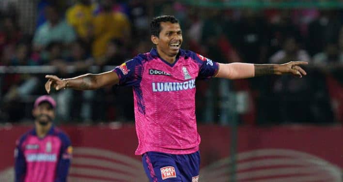 ਨਵਦੀਪ ਸੈਣੀ: ਭਾਰਤੀ ਤੇਜ਼ ਗੇਂਦਬਾਜ਼ ਨਵਦੀਪ ਸੈਣੀ ਵੀ ਇਸ ਸੀਜ਼ਨ 'ਚ ਹੁਣ ਤੱਕ ਬੈਂਚ 'ਤੇ ਬੈਠੇ ਨਜ਼ਰ ਆ ਚੁੱਕੇ ਹਨ। ਰਾਜਸਥਾਨ ਰਾਇਲਸ ਨੇ ਮੌਜੂਦਾ ਸੀਜ਼ਨ ਵਿੱਚ ਸੈਣੀ ਨੂੰ ਇੱਕ ਵੀ ਮੌਕਾ ਨਹੀਂ ਦਿੱਤਾ ਹੈ। ਉਸਨੇ 2023 ਅਤੇ 2022 ਆਈਪੀਐਲ ਵਿੱਚ ਸਿਰਫ 2-2 ਮੈਚ ਖੇਡੇ ਸਨ।