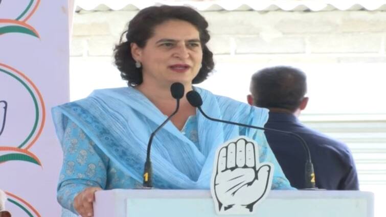 Banaskantha:  Congress leader Priyanka Gandhi campaigned in Lakhni of Banaskantha Banaskantha: બનાસકાંઠામાં પ્રિયંકા ગાંધીએ કહ્યુ- 'ભાજપની સરકારમાં 10 વર્ષમાં 14 વખત પેપર લીક થયા'
