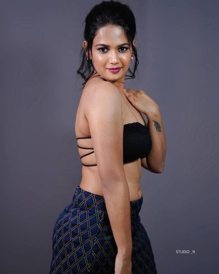 చక్కటి ఆటతీరుతో ఓ రేంజిలో క్రేజ్ సంపాదించుకుంది. Photo Credit: Ariyana Glory/Instagram