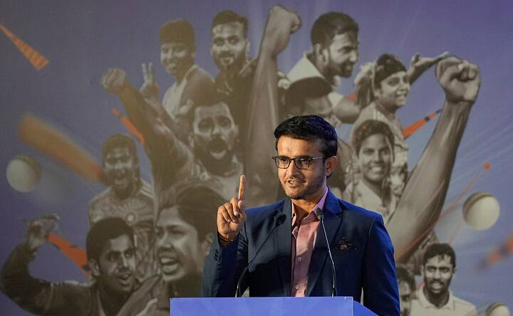 ম্যাচের পর তিনি ফাঁস করেছেন, কীভাবে সৌরভ গঙ্গোপাধ্যায়ের পরামর্শে উপকৃত হয়েছেন তিনি। ইডেনে কেকেআর বনাম দিল্লি ক্যাপিটালস ম্যাচের পর দেখা গিয়েছিল, সৌরভের সঙ্গে দীর্ঘক্ষণ কথা বলছেন বেঙ্কটেশ।