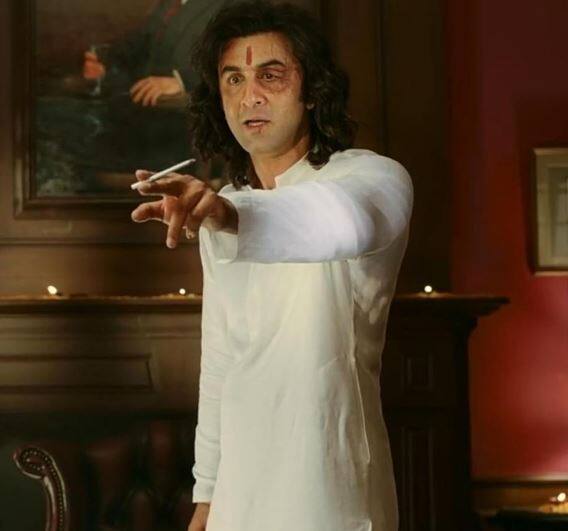 'बचना ए हसीनो', 'ये जवानी है दीवानी' जैसी फिल्मों में चॉकलेट बॉय का रोल प्ले करने वाले रणवीर सिंह का खूंखार रूप 2023 में देखने को मिला. फिल्म एनिमल में वैसे तो रणबीर कपूर हीरो थे लेकिन उन्होंने जो किरदार निभाया था वो निगेटिव छवि वाला था.