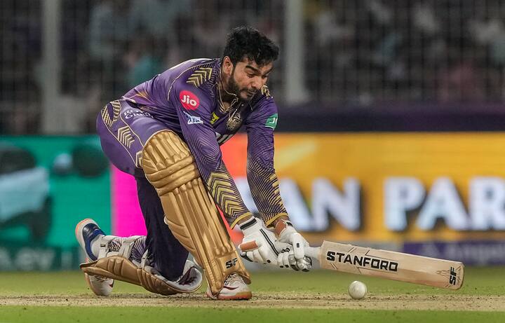 যে ম্যাচে সেরার স্বীকৃতি পেয়েছেন বেঙ্কটেশ আইয়ার (Venkatesh Iyer)। ৫২ বলে ৭০ রান করেছেন। তিনিই ম্যাচের সর্বোচ্চ স্কোরার।