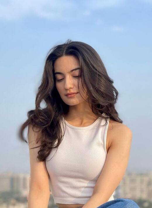 बता दें कि प्रतिभा रांटा शिमला से 100 किलोमीटर दूर रोडो नाम के एक छोटे से गांव में रहती थीं. वह और उनकी बहन अपनी आगे की एजुकेशन के लिए अपने दादा-दादी के पास शिमला चली गईं और तभी उन्हें एहसास हुआ कि वह एक एक्ट्रेस बनना चाहती हैं.