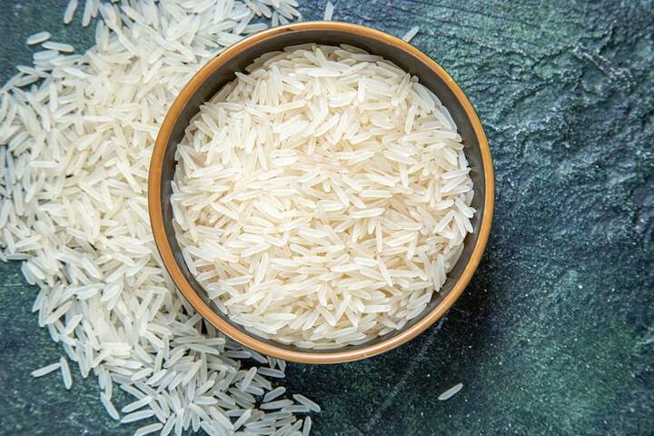 आप चावल खाना बंद कर दें. चावल खाने से मोटापा बढ़ता है और शुगर जैसी बीमारी हो सकती है.