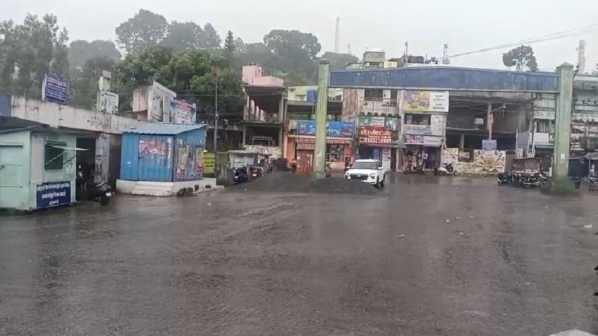 Yercaud Rain: ஏற்காட்டில் திடீர் மழை - பொதுமக்கள் மற்றும் சுற்றுலா பயணிகள் மகிழ்ச்சி