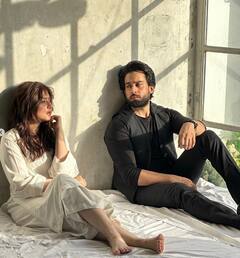 Durefishan-Bilal Abbas ਦੀ ਰੋਮਾਂਟਿਕ ਕੈਮਿਸਟਰੀ ਤੇ ਟਿੱਕੀਆਂ ਫੈਨਜ਼ ਦੀਆਂ ਨਜ਼ਰਾਂ, 'ਇਸ਼ਕ ਮੁਰਸ਼ਿਦ' ਫੇਮ ਬਟੋਰ ਰਿਹਾ ਖੂਬ ਸੁਰਖੀਆਂ