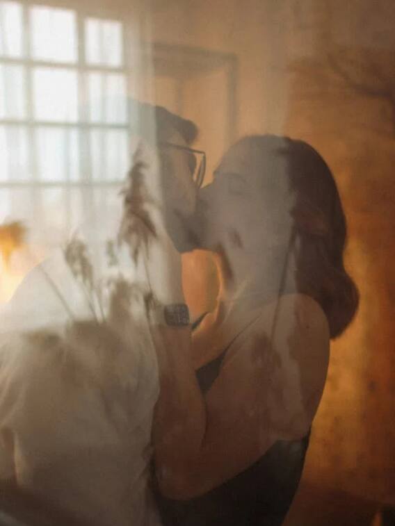 बिना एक-दूसरे को चूमे कैसे शूट होते हैं किसिंग सीन?