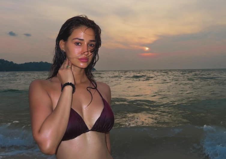 Actress Disha patani at sea beach in brown bikini latest pics set fire on internet   બ્રાઉન બિકીનીમાં દિશા પટનીએ દરિયા કિનારે આપ્યા હોટ પોઝ, પહેલા નહીં જોયો હોય આવો કિલર લૂક  