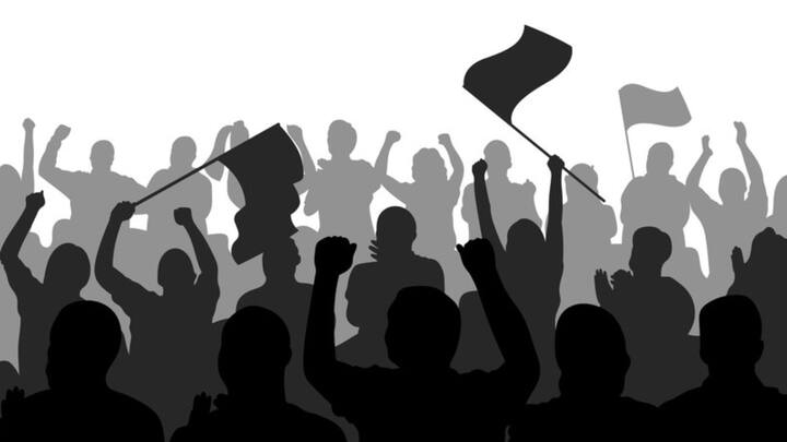 রাজা নন, রাষ্ট্রের ভাগ্য নির্ধারণের ক্ষমতা যখন প্রজার হাতে ওঠে, তাকেই বলা হয় গণতন্ত্র। বিংশ শতক থেকেই রাজতন্ত্রের অবসান ঘটে গণতন্ত্র মাথা তুলে দাঁড়াতে শুরু করে। ছবি: ফ্রিপিক।