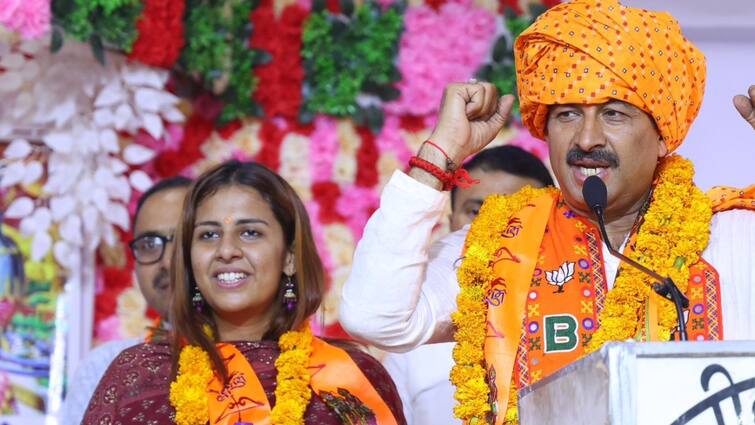Manoj Tiwari daughter Rhiti Tiwari Joins BJP amid Delhi Lok Sabha Election 2024 मनोज तिवारी की बेटी रीति तिवारी BJP में हुईं शामिल, क्या कुछ बोलीं?