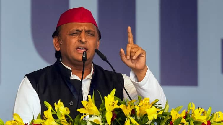 akhilesh yadav attacks bsp amid mayawati changed candidate from basti and jaunpur lok sabha seat जौनपुर और बस्ती में मायावती ने बदला टिकट, तिलमिलाए अखिलेश यादव, BSP पर लगा दिया गंभीर आरोप