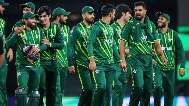 PCB chairman Mohsin Naqvi promises Pakistan players to be rewarded PKR 2.77 crore if they win T20 World Cup 2024 latest sports news टी20 वर्ल्ड कप जीतने पर पाकिस्तानी खिलाड़ियों को मिलेगा इतने करोड़ का इनाम, PCB चेयरमैन ने किया वादा