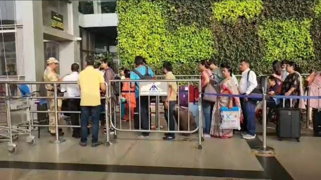 சென்னை விமான நிலையத்தில் நிர்வாணமாக ஓடிய பயணி - தந்தை கூறிய அதிர்ச்சி காரணம்