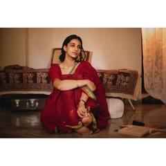 Meenakshi Chaudhary Latest Photos : మీనాక్షి చౌదరి విలేజ్ లుక్​ చూశారా? పడుకుని ఫోజులిచ్చినా అందంగానే ఉంది