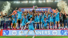 মোহনবাগানকে হারিয়ে খেতাব জিতেছে মুম্বই, শুভেচ্ছা জানাতে মাঝরাতেই হাজির ইস্টবেঙ্গল কর্তারা!