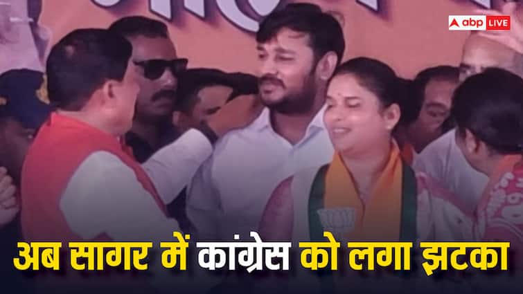 Congress MLA Nirmala Sapre joins BJP in front of CM Mohan Yadav in Rahatgarh Sagar ANN कांग्रेस विधायक निर्मला सप्रे BJP में शामिल, मंच पर CM मोहन यादव के छुए पैर, जानिए क्या कहा?