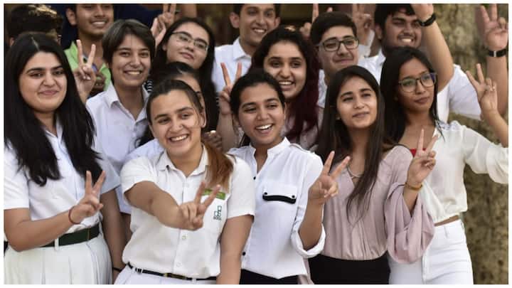 महाराष्ट्र बोर्ड ऑफ सेकेंडरी एंड हायर सेकेंडरी एजुकेशन की वेबसाइट पर रिजल्ट रिलीज होने के बाद चेक किए जा सकते हैं. ऐसा करने के लिए वेबसाइट का पता ये है – maharesults.nic.in.