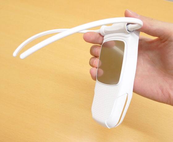 ਸੋਨੀ ਦਾ ਕਹਿਣਾ ਹੈ ਕਿ ਰੇਨੋ ਪਾਕੇਟ 5 ਇੱਕ ਪੋਰਟੇਬਲ AC ਹੈ, ਜੋ ਤੁਹਾਡੀ ਕਮੀਜ਼ ਜਾਂ ਟੀ-ਸ਼ਰਟ ਦੇ ਪਿਛਲੇ ਪਾਸੇ ਇੱਕ ਕਲਿੱਪ-ਵਰਗੇ ਡਿਜ਼ਾਈਨ ਦੇ ਨਾਲ ਫਿੱਟ ਹੁੰਦਾ ਹੈ। ਇਹ ਗੈਜੇਟ ਨਾ ਸਿਰਫ਼ ਤੁਹਾਨੂੰ ਗਰਮੀਆਂ ਵਿੱਚ ਠੰਡਾ ਰੱਖਦਾ ਹੈ, ਸਗੋਂ ਸਰਦੀਆਂ ਵਿੱਚ ਯਾਤਰਾ ਕਰਨ ਵੇਲੇ ਤੁਹਾਨੂੰ ਆਰਾਮ ਵੀ ਪ੍ਰਦਾਨ ਕਰਦਾ ਹੈ, ਇਸ ਨੂੰ ਇੱਕ ਆਲ-ਸੀਜ਼ਨ ਪੋਰਟੇਬਲ ਡਿਵਾਈਸ ਬਣਾਉਂਦਾ ਹੈ।