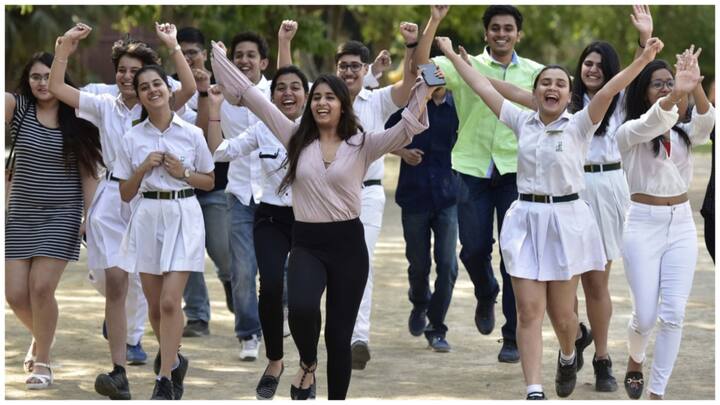 रिपोर्ट्स ये भी कह रही हैं कि पहले महाराष्ट्र बोर्ड 12वीं के नतीजे जारी हो सकते हैं. इसके बाद दसवीं का रिजल्ट रिलीज किया जा सकता है. बारहवीं का रिजल्ट 10 मई तक घोषित हो सकता है.