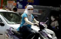 Weather Updates: મે મહિનામાં દેશભરમાં હવામાન પલટાયું, આ રાજ્યોમાં ધોધમાર વરસાદ તો અહીં વરસી રહી છે લૂ.......