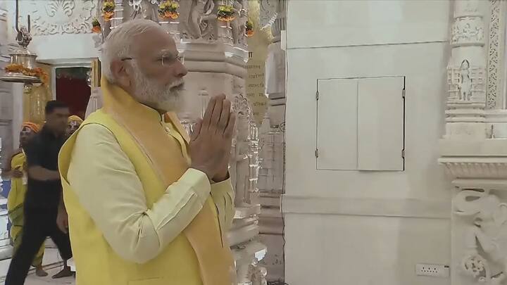 पीएम मोदी का रविवार का दौरा लोकसभा चुनाव के तीसरे चरण के मतदान से पहले हुआ, जो 7 मई को संभल, हाथरस, आगरा, फतेहपुर सीकरी, फिरोजाबाद, मैनपुरी, एटा, बदांयू, बरेली और आंवला सहित दस निर्वाचन क्षेत्रों के लिए होगा।