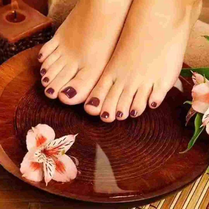 Feet Care : ਆਪਣੇ ਸਰੀਰ ਨੂੰ ਡੀਟੌਕਸ ਕਰਨਾ ਬਹੁਤ ਜ਼ਰੂਰੀ ਹੈ। ਗਰਮੀਆਂ ਵਿੱਚ ਲੋਕ ਇਸਦੇ ਲਈ ਕਈ ਤਰ੍ਹਾਂ ਦੇ ਡਰਿੰਕਸ ਦਾ ਸੇਵਨ ਕਰਦੇ ਹਨ। ਡੀਟੌਕਸ ਦਾ ਮਤਲਬ ਹੈ ਸਰੀਰ ਵਿੱਚੋਂ ਜ਼ਹਿਰੀਲੇ ਪਦਾਰਥਾਂ ਨੂੰ ਬਾਹਰ ਕੱਢਣਾ।