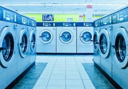 பலமுறை வாஷிங் மெஷினில் துணிகளை துவைக்கும் போது துணிகளில் உள்ள அழுக்குகள் ட்ரம்மில் படிந்துவிடுகின்றன. அதனை சுத்தம் செய்ய சில வழிகள் உள்ளன