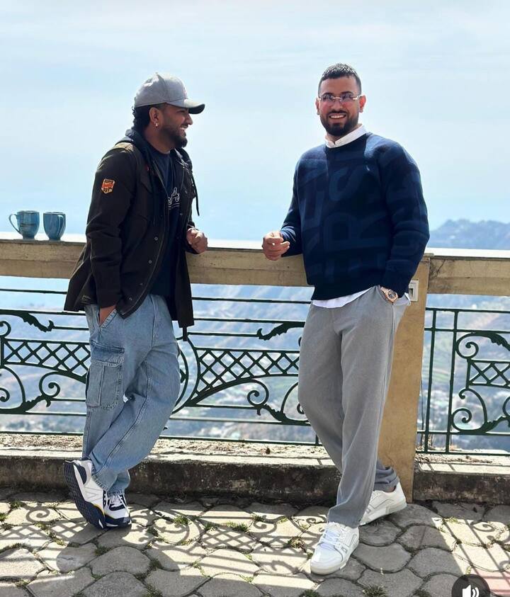 ਇਹੀ ਨਹੀਂ ਕਾਲਜ ਵੱਲੋਂ ਜੀ ਖਾਨ ਨੂੰ ਬੇਹਤਰੀਨ ਗਾਇਕੀ ਦੇ ਲਈ ਪਹਿਲਾ ਇਨਾਮ ਮਿਿਲਆ। ਇਸ ਤੋਂ ਬਾਅਦ ਜੀ ਖਾਨ ਦਾ ਹੌਸਲਾ ਕਾਫੀ ਵਧ ਗਿਆ ਸੀ। ਉਸ ਨੇ ਗਾਇਕੀ ਦੇ ਖੇਤਰ 'ਚ ਕਿਸਮਤ ਅਜ਼ਮਾਉਣ ਦਾ ਫੈਸਲਾ ਕੀਤਾ ਅਤੇ ਖੂਬ ਮੇਹਨਤ ਕਰਨੀ ਸ਼ੁਰੂ ਕਰ ਦਿੱਤੀ।