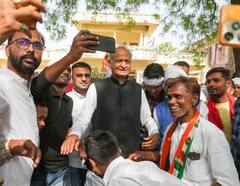 कांग्रेस ने अशोक गहलोत को अमेठी लोकसभा सीट पर क्यों दी बड़ी जिम्मेदारी? ये हैं संकेत