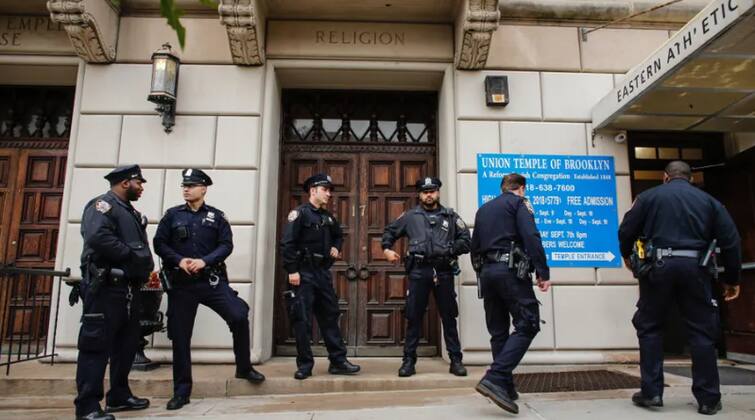 america-we-fixed-bombs-in-nyc-synagogues-jewish-institutions-email-threat-to-usa-know-details USA: 'ਅਸੀਂ ਸਾਰੇ ਯਹੂਦੀ ਅਦਾਰਿਆਂ 'ਚ ਬੰਬ ਲਾ ਦਿੱਤੇ ਹਨ, ਜਲਦੀ ਹੋ ਧਮਾਕਾ ਹੋਵੇਗਾ', 20 ਤੋਂ ਵੱਧ ਧਮਕੀਆਂ ਵਾਲੀ Email ਮਿਲਣ ਤੋਂ ਬਾਅਦ ਮਚੀ ਹਫੜਾ-ਦਫੜੀ