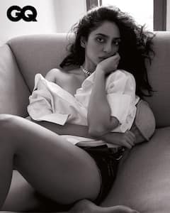 Sobhita Dhulipala Summer Looks : శోభితా ధూళిపాల సమ్మర్ కలెక్షన్స్ చూశారా? ఫోటోల్లో ఎంత హాట్​గా ఉందో