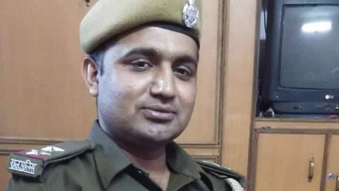 Jaisalmer SI Dies in a Car Accident 265 km green corridor build for Jodhpur Tranport ANN बहन की सगाई से ड्यूटी पर लौट रहे दारोगा की कार का एक्सीडेंट, 265 km ग्रीन कॉरिडोर बना, नहीं बच सकी जान