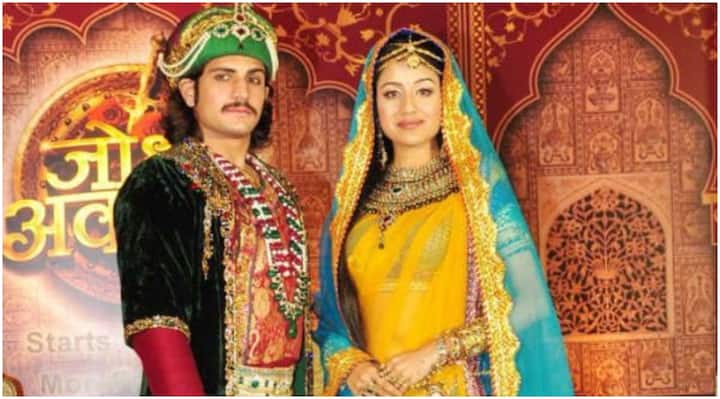 Jodha-Akbar Starcast Transformation: जी टीवी का पॉपुलर शो जोधा-अकबर आज तक कोई नहीं भूल पाया है. इस शो की कहानी से लेकर इस शो के स्टार्स भी दर्शकों के दिलों में अपनी छाप छोड़ी है.
