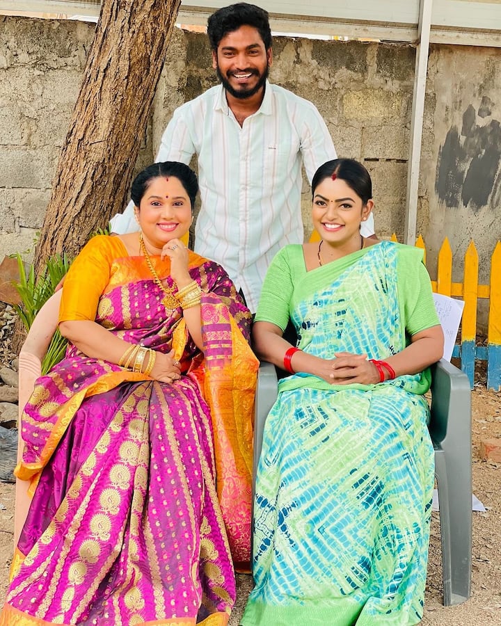 ఈ షూటింగ్లో పాల్గొంటున్న నటులంతా సెట్లో ఫోటోలు దిగుతున్నారు. మరి కొందరు రీల్స్ చేసి వాటిని ఇన్స్టాలో పోస్ట్ చేస్తున్నారు.(Images Source : Images Source : premi_vishwanath)