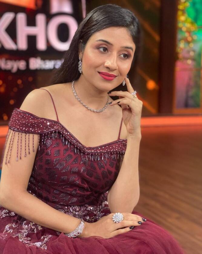 इस शो में जोधा के किरदार से घर-घर में छाने वाली परिधि शर्मा ने इस शो से एक्टिंग डेब्यू किया था. उन्होंने अपनी एक्टिंग सादगी से सभी का दिल जीत लिया था. 10 साल बाद भी परिधि के चेहरे पर वही मासूमियत बरकरार है.