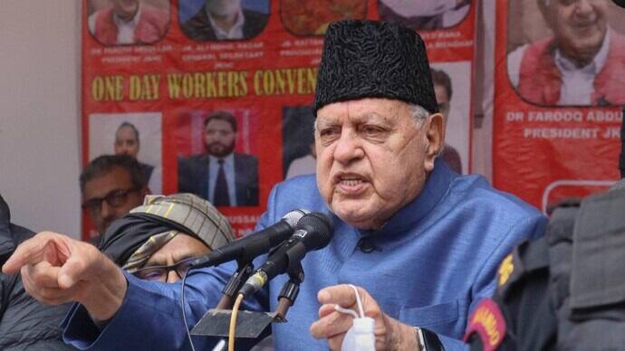 Farooq Abdullah Rajnath Singh Jammu and Kashmir Pok Pakistan BJP Congress 'This Is Pakistan's Language': BJP Hits Out Farooq Abdullah's 'Pak Chudiyan Pehne Hue Nahi Hai' Remark