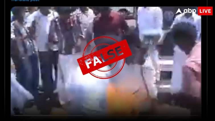 Fact Check PM Narendra Modi Effigy Fire Karnataka Congress Workers Lungi Viral Video Fact Check: PM मोदी का पुतला जलाते समय अपनी ही लुंगी जला बैठे कांग्रेसी? क्या है इस दावे की सच्चाई