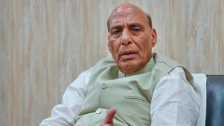 दरअसल, हाल ही में रक्षा मंत्री राजनाथ सिंह ने कहा है कि भारत पीओके पर अपना दावा कभी नहीं छोड़ेगा, लेकिन इसपर बलपूर्वक कब्जा करने की आवश्यकता नहीं पड़ेगी क्योंकि इसके लोग कश्मीर में विकास को देखने के बाद स्वयं इसका (भारत का) हिस्सा बनना चाहेंगे.