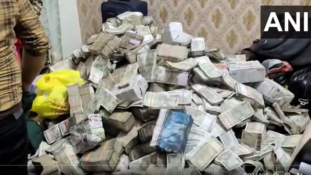 Lok Sabha election 2024 25 Crore Cash Found In Raid On House Help Of Jharkhand Minister's helper house Jharkand ED Raid: ஜார்கண்டில் அமலாக்கத்துறை சோதனை - குவியல் குவியலாக சிக்கிய ரூ.25 கோடி, எல்லாமே 500 ரூபாய் நோட்டு