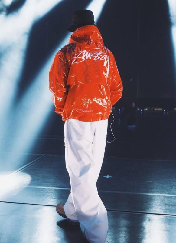 ਦਿਲਜੀਤ ਉਨ੍ਹਾਂ ਸਿਤਾਰਿਆਂ ਵਿੱਚੋਂ ਇੱਕ ਹਨ, ਜੋ ਆਪਣੇ ਸੋਸ਼ਲ ਮੀਡੀਆ ਹੈਂਡਲ ਰਾਹੀਂ ਪ੍ਰਸ਼ੰਸਕਾਂ ਵਿਚਾਲੇ ਹਮੇਸ਼ਾ ਐਕਟਿਵ ਨਜ਼ਰ ਆਉਂਦੇ ਹਨ।