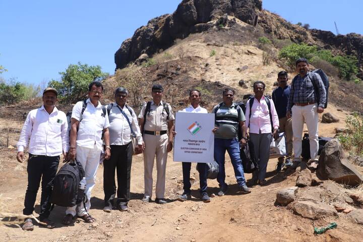 छत्रपती शिवाजी महाराजांनी स्वराज्याची शपथ ज्या रायरेश्वर किल्ल्यावर घेतली त्या रायरेश्वर किल्यावर मतदान होणार आहे.