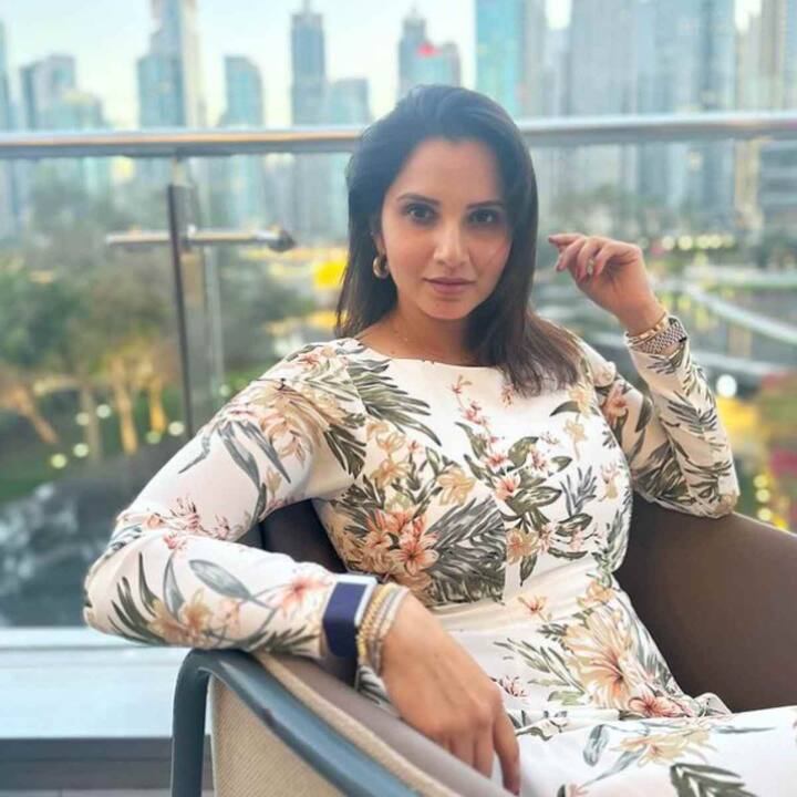 बता दें कि सानिया निजी जिंदगी को लेकर काफी चर्चा में रही हैं. उन्होंने पाकिस्तान के क्रिकेटर शोएब मलिक से शादी की थी. लेकिन अब तलाक हो चुका है. शोएब ने इसी साल सना जावेद से शादी की है.