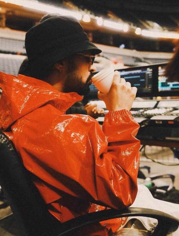 ਵਰਕਫਰੰਟ ਦੀ ਗੱਲ ਕਰਿਏ ਤਾਂ ਦਿਲਜੀਤ ਦੋਸਾਂਝ ਜਲਦ ਹੀ ਜੱਟ ਐਂਡ ਜੁਲੀਅਟ 3 ਵਿੱਚ ਵਿਖਾਈ ਦੇਣਗੇ। ਇਹ ਫਿਲਮ 28 ਜੂਨ ਨੂੰ ਸਿਨੇਮਾਘਰਾਂ ਵਿੱਚ ਰਿਲੀਜ਼ ਹੋਏਗੀ। ਇਸ ਤੋਂ ਇਲਾਵਾ ਕਲਾਕਾਰ ਫਿਲਮ ਰੰਨਾਂ 'ਚ ਧੰਨਾਂ ਵਿੱਚ ਵੀ ਵਿਖਾਈ ਦਏਗਾ।